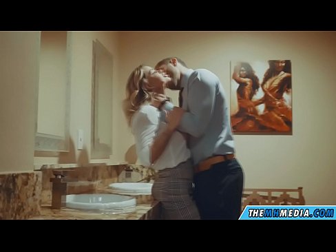 ❤️ когда грудастая блондинка соблазняет тебя в общественном туалете Ебля на pornpictureshq.ru ❌